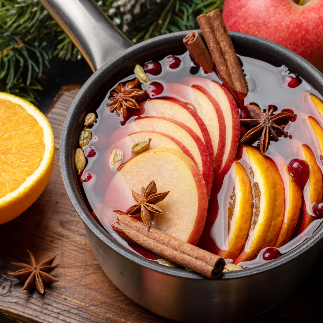 Holly Jolly Apples 16oz Candle